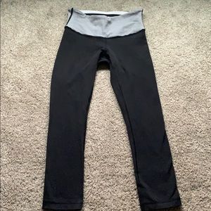 black crop lululemon leggings w/ stripey waistband
